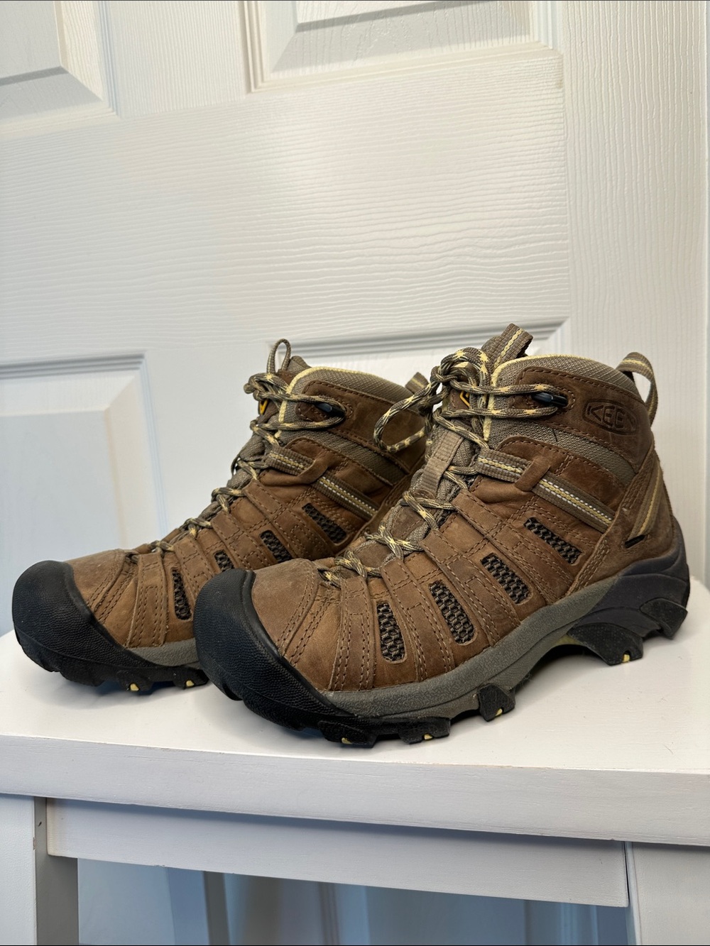 Keen Women's Voyageur Brown Lace-Up Mid Hiking Boots